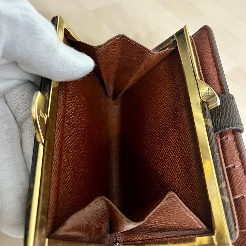 LOUIS VUITTON Kiss-Lock Monogram Canvas Leather Bifold Wallet - Picture 9 of 15